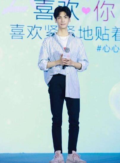 偏瘦的男生夏天怎么穿起来有质感,偏瘦男生夏天怎么穿最好看