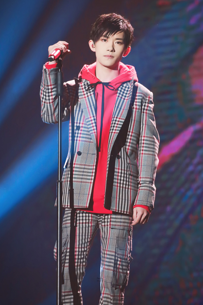 易烊千玺让人喜欢的10个理由,如何客观的评价易烊千玺的长相