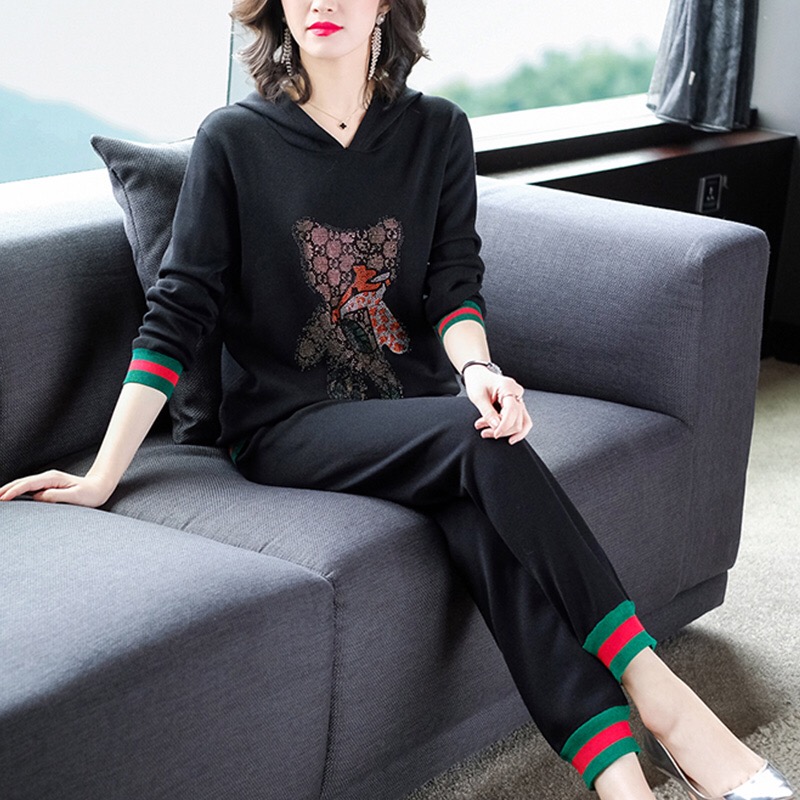 高档时尚显年轻妈妈装,年轻时尚妈妈装套装