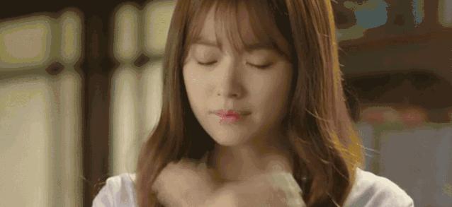 面颊一片过敏一直红怎么办,面颊过敏瘙痒长红疙瘩什么问题