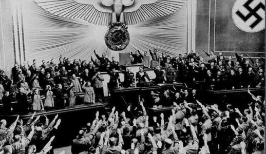 二战前，英国政府瞧不起希特勒！认为德国贫穷落后