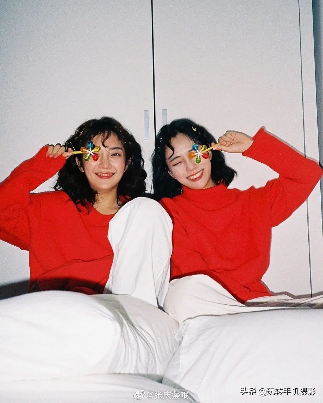 室内泳池闺蜜拍照姿势,多个闺蜜拍照姿势大全