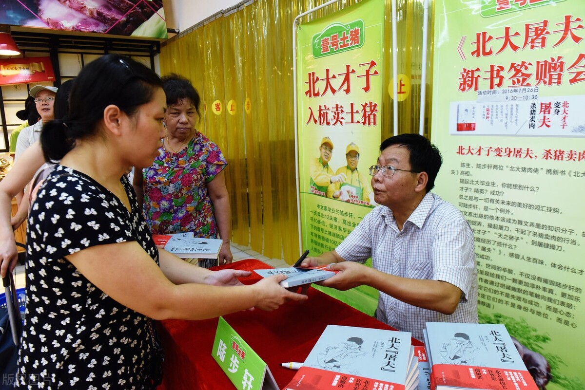 读陈行甲《在峡江的转弯处》