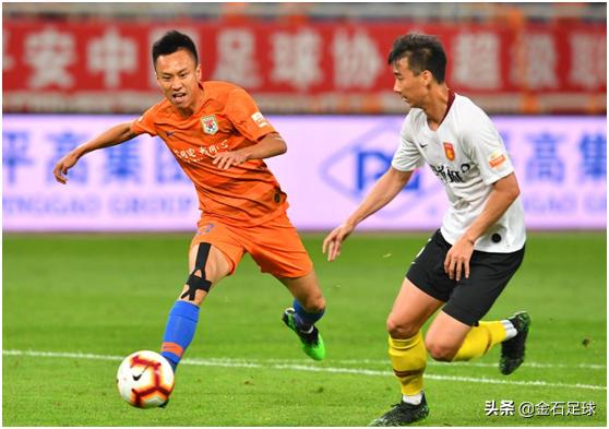 鲁能球员张弛骨折是否受伤,山东鲁能张弛断腿赛后结果