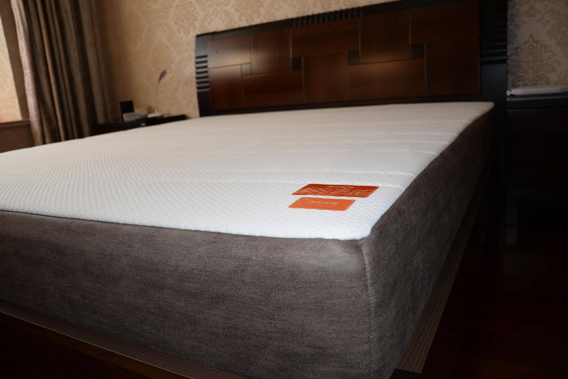 孝敬父母篇二:你们的满意是我的目标—8H黄麻透气护脊床垫