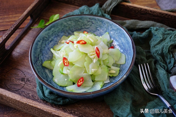 秋天减肥，这瓜别放过，仅2元一斤，拌一拌就上桌，大口吃不长肉