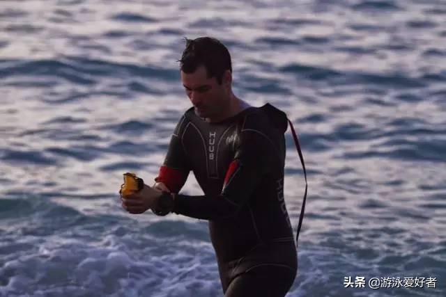 游泳的技巧保证让你羡慕,学游泳小白最快学会的泳姿