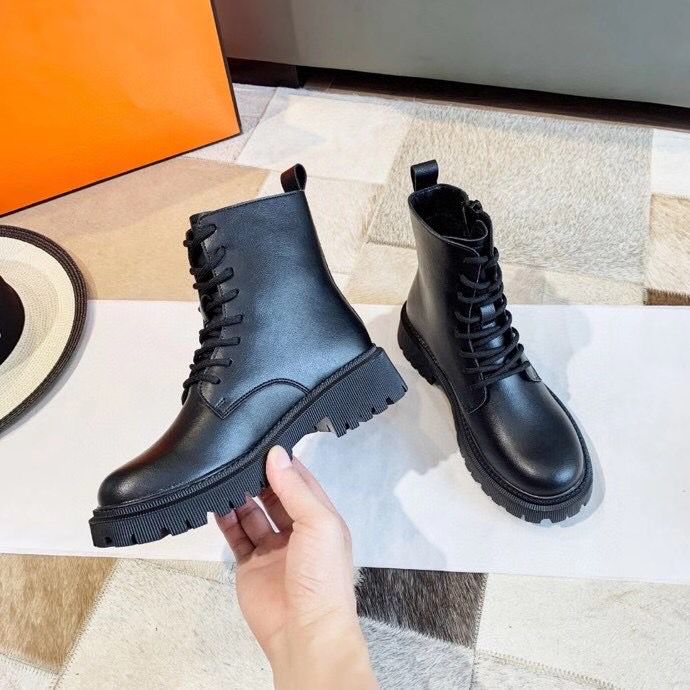 马丁靴百搭,经典款马丁靴秋冬必备