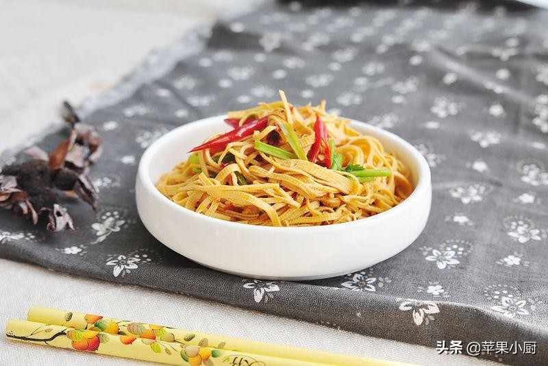 豆腐皮怎么做好吃又简单不用洗,家常豆腐皮有哪些做法视频