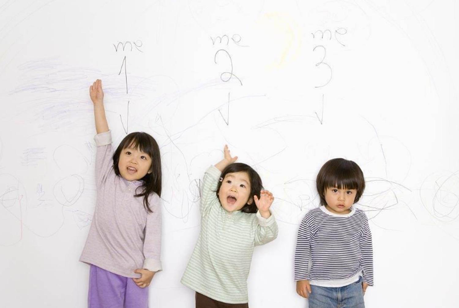 三岁小孩老是喊肚子痛是为什么,三岁多小孩喊肚子疼怎么回事