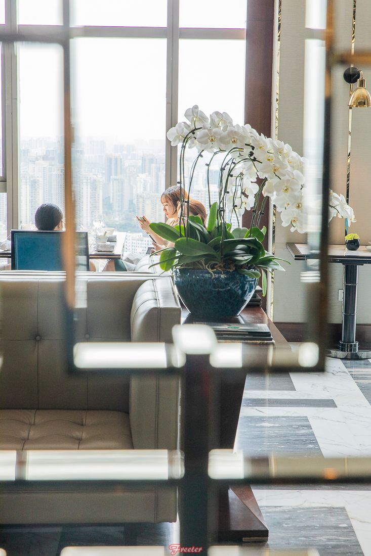 在唐阁，不止有难忘的美食体验，更有43层才能触及的海口绝美风景