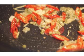 看到了就如获至宝定会买回家，配上剁辣椒炒一盘，酸辣滑嫩好过瘾