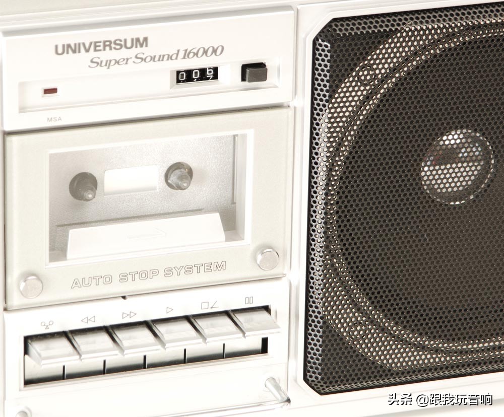 这是一款德国进口UniversumCTR2605便携式音响收音机录音机