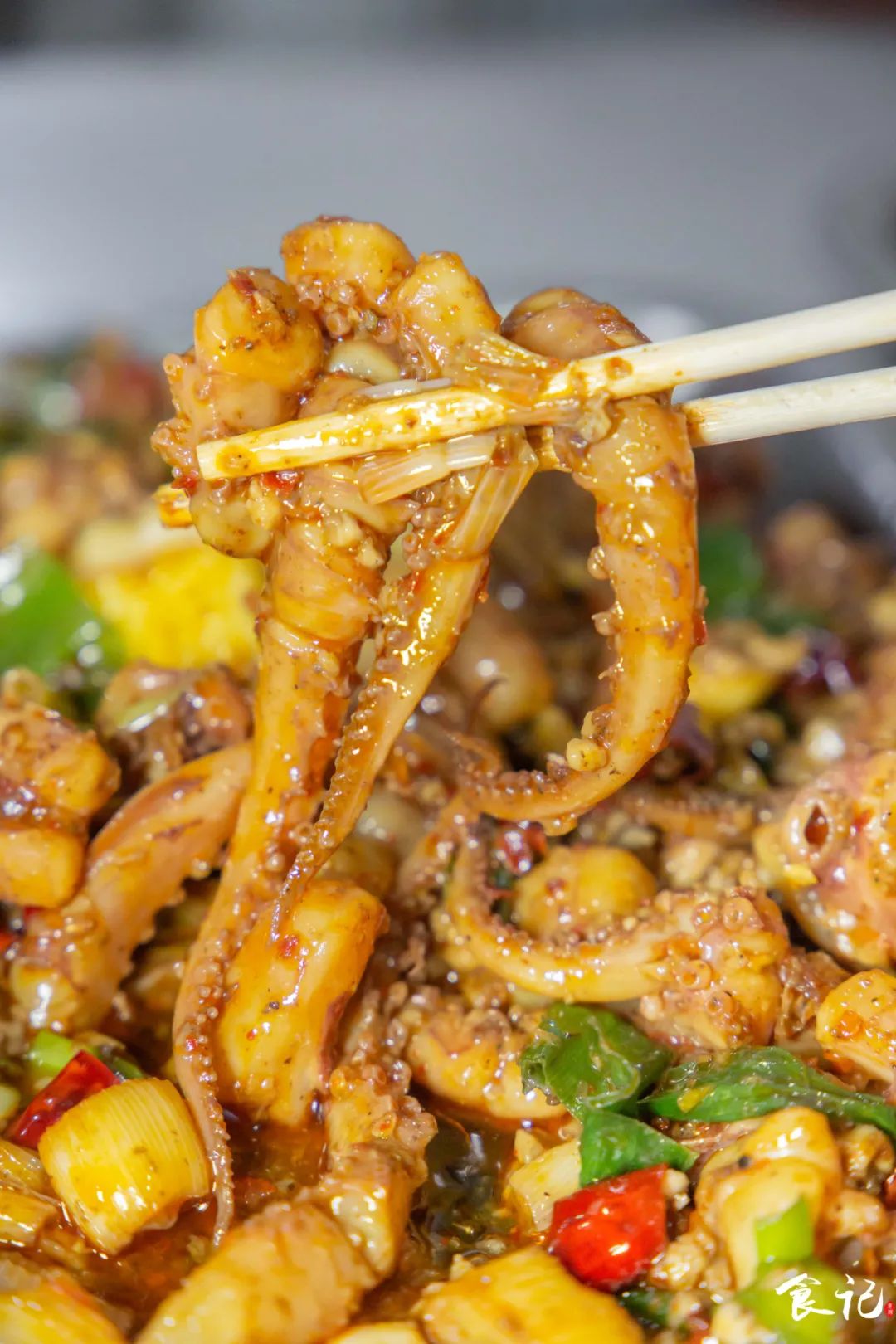 藏在襄阳定中街的铁板海鲜烧烤，不声不响的就火了23年....