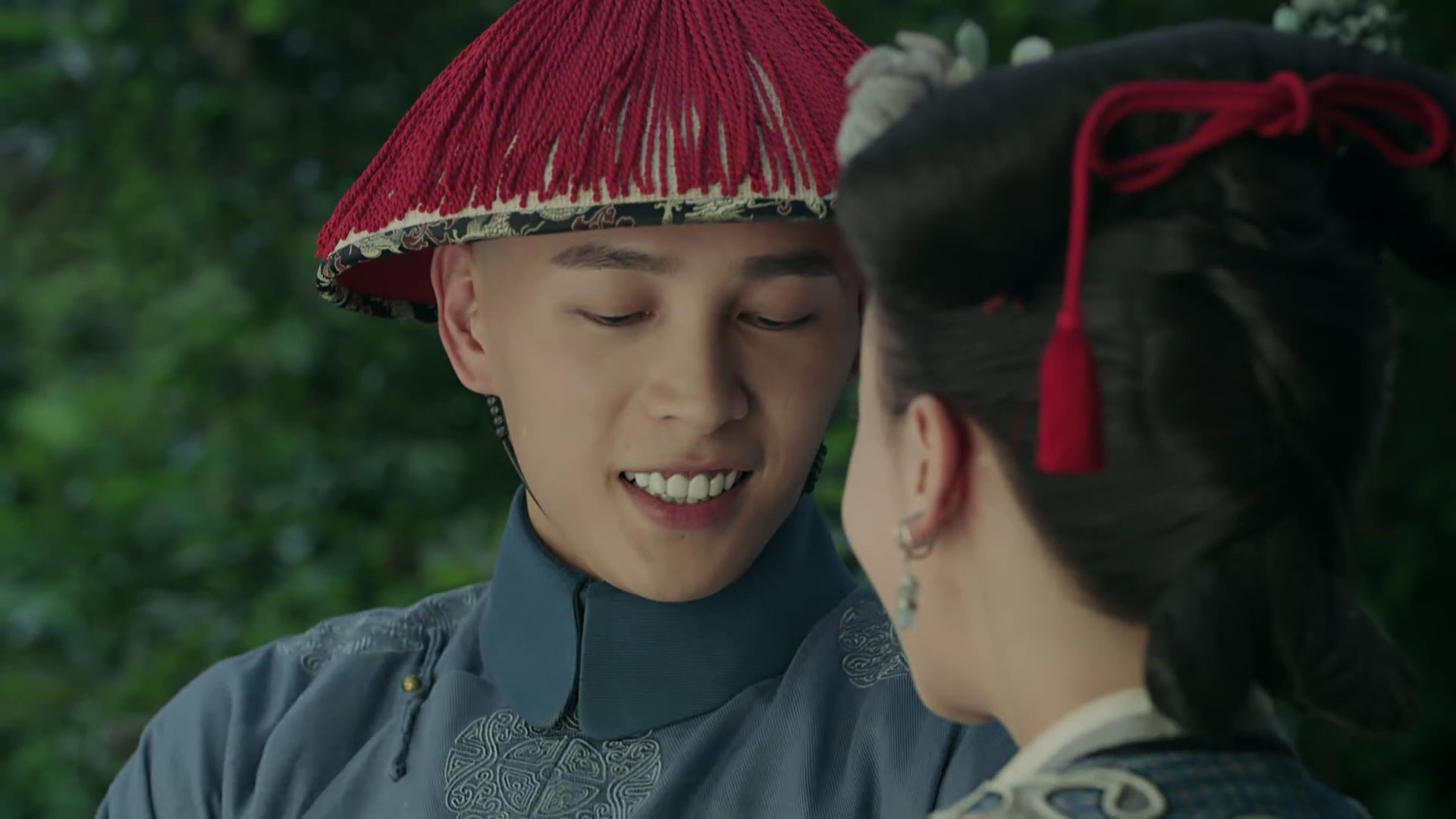 凸嘴更能显风情？满屏烤瓷牙的影视圈，可能早忘了“美人三分龅”