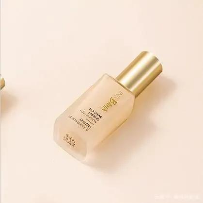 秋天适合用的粉底液,秋天到了不要再用粉底液了