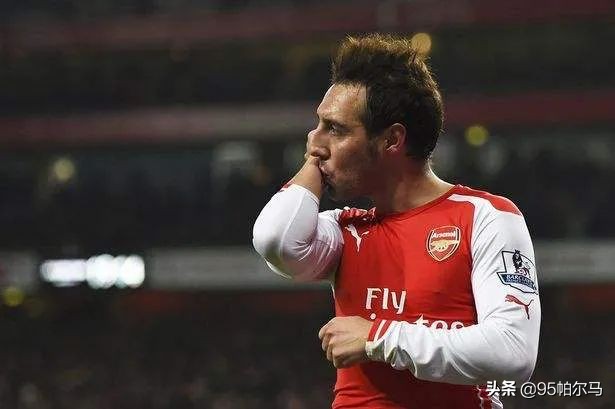 35岁落叶归根，却还扮演着潜水艇上的指挥官