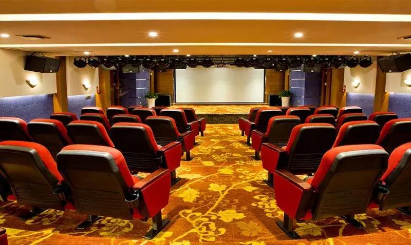 世界顶级豪华游轮合集,世界上7个不可思议的豪华游轮