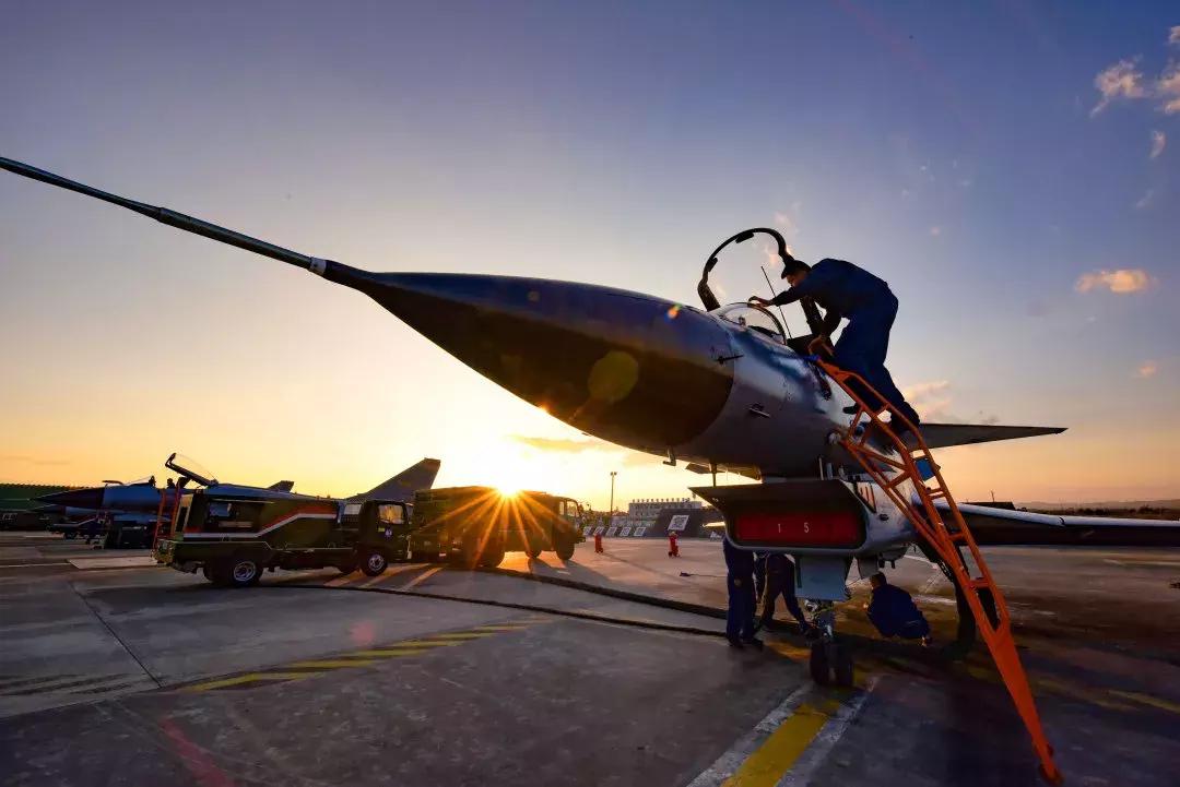 歼10在实战中的性能如何,歼10到底有什么优点