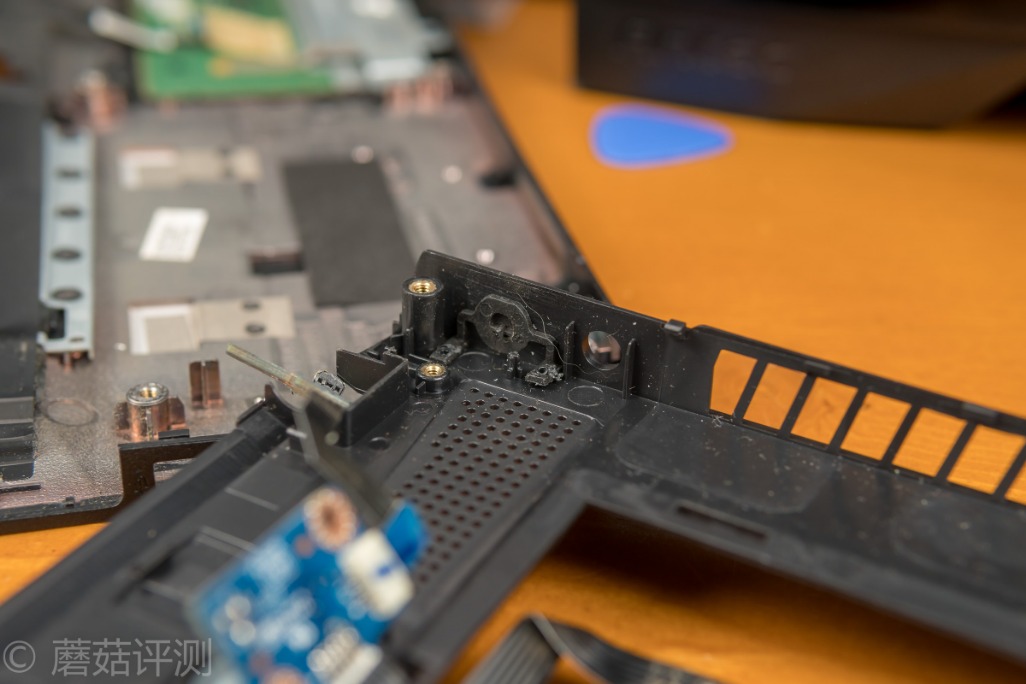 转轴断了维修多少钱,联想y400拆散热铜导管