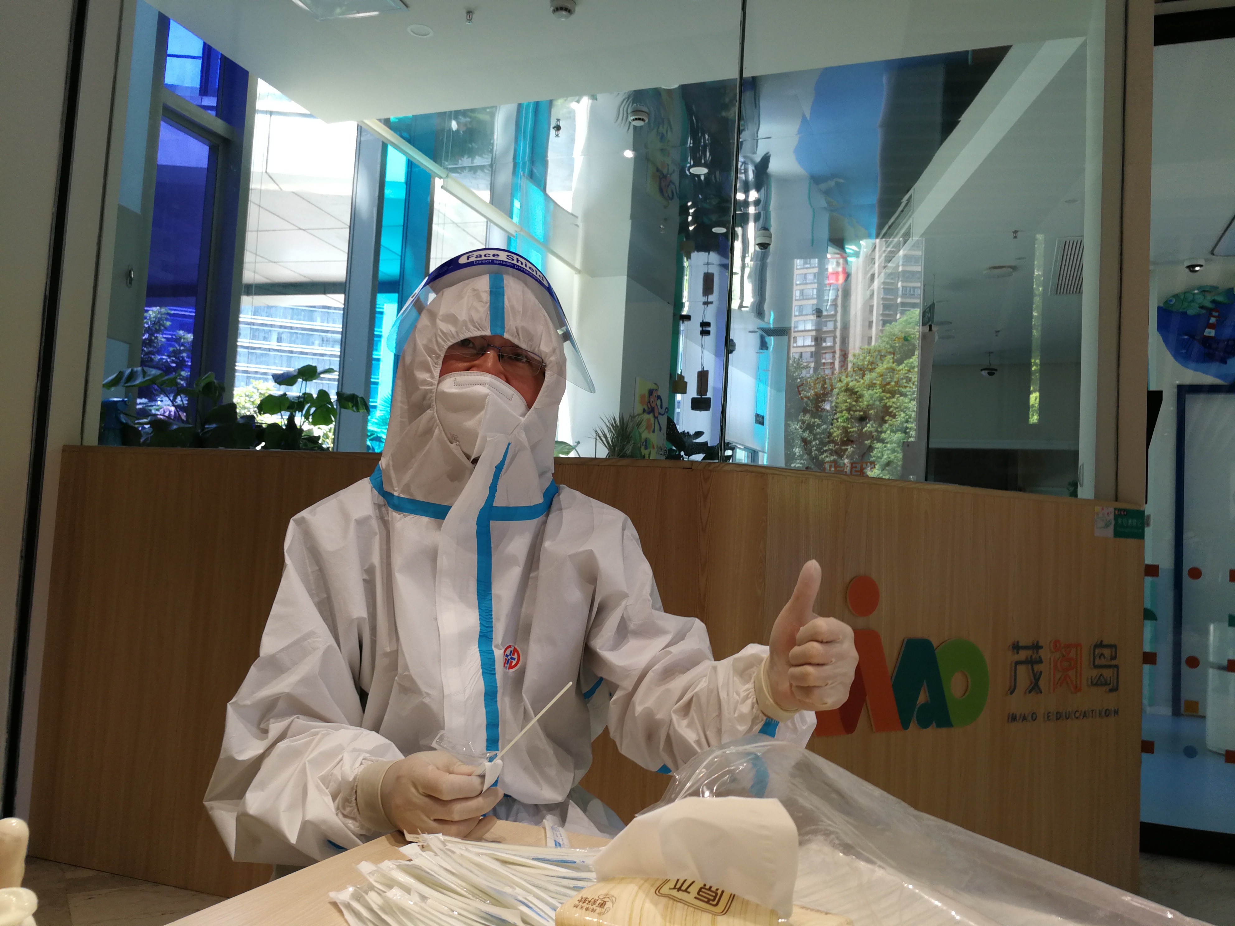 区街新闻|70多幅照片记录世茂滨江社区辖内志愿者,南京感谢你们