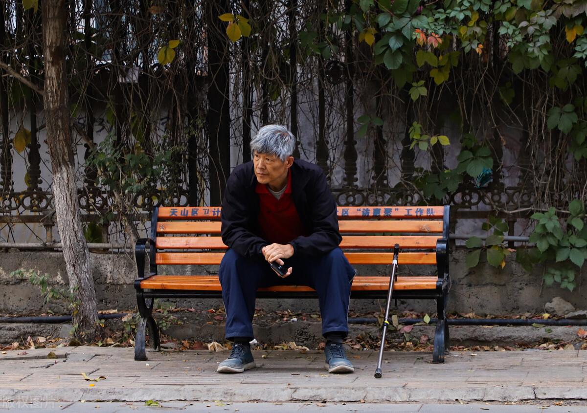 遗尿症的治疗方法成年人长期尿床,成人总是尿床的病因是什么