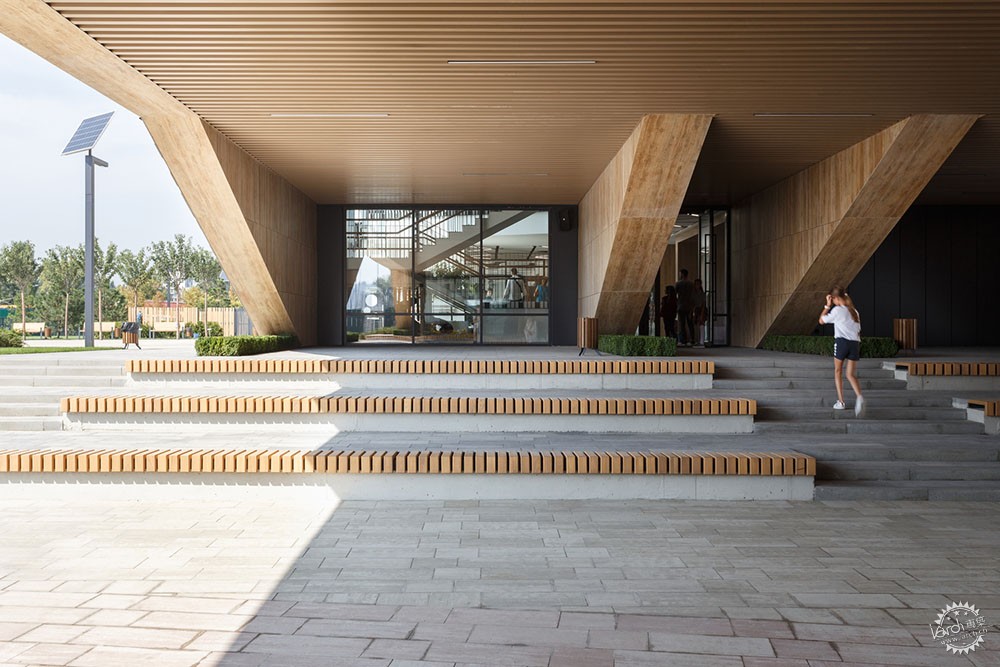 斑斓世界中的一抹白——基辅GymnasiumА+学校