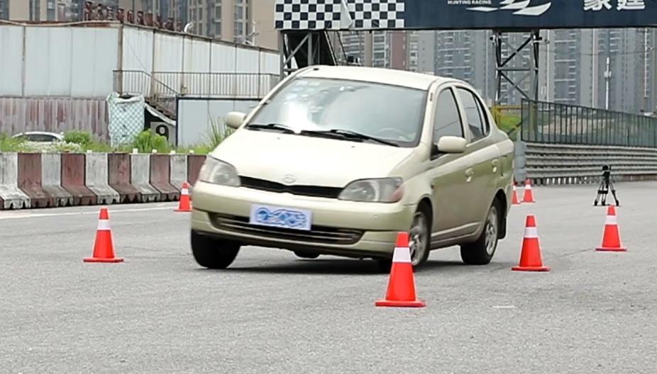 2000年夏利汽车,夏利2002款