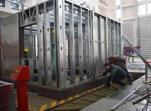 “楼坚强”是如何炼成的?重庆大学打造6层钢结构“房屋”,经受模拟8级“地震”的考验