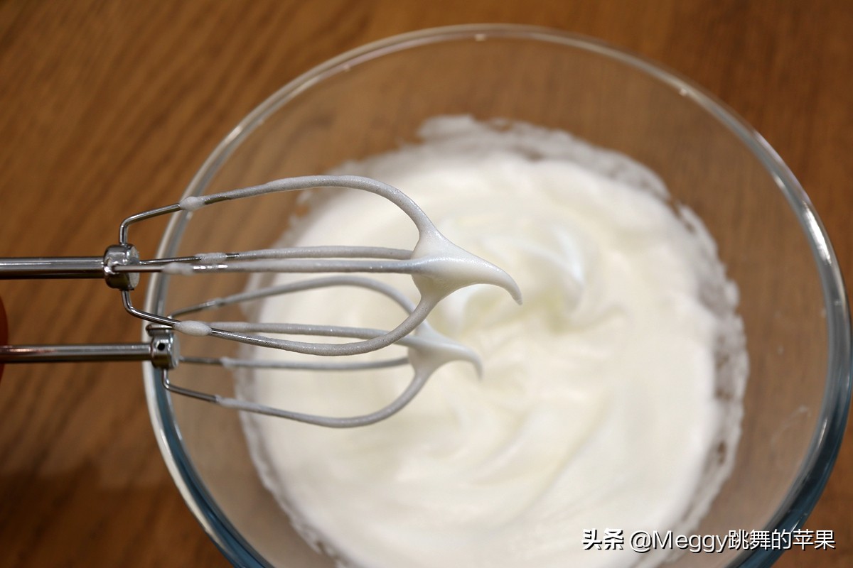 蛋糕卷不塌陷的方法,蛋糕卷怎样不开裂