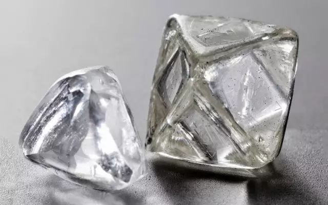 在南非买两克拉的钻石大概多少钱,买钻石一般都买大的