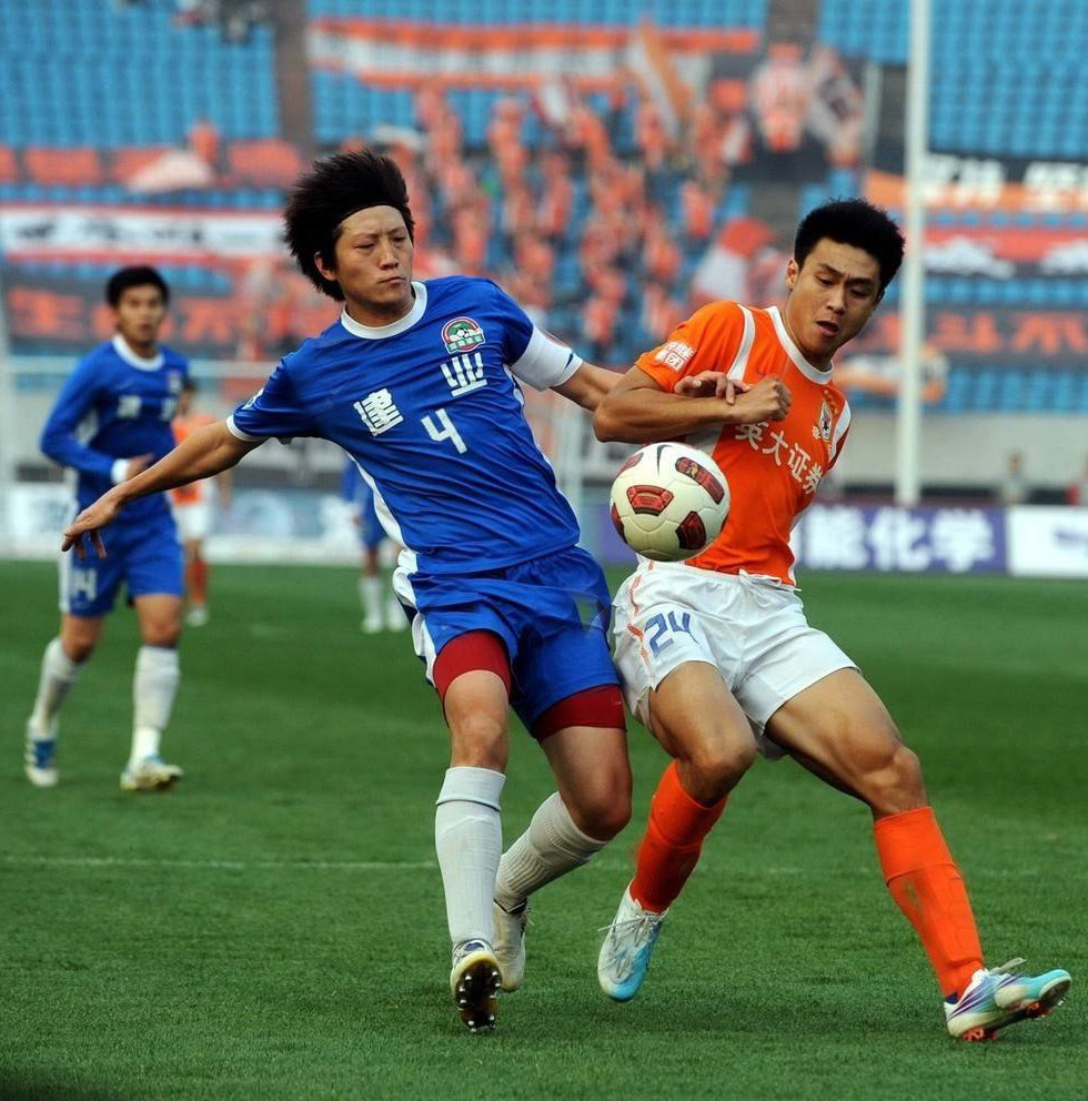 中国足球有在欧洲踢的球星吗,中国足球队赵四