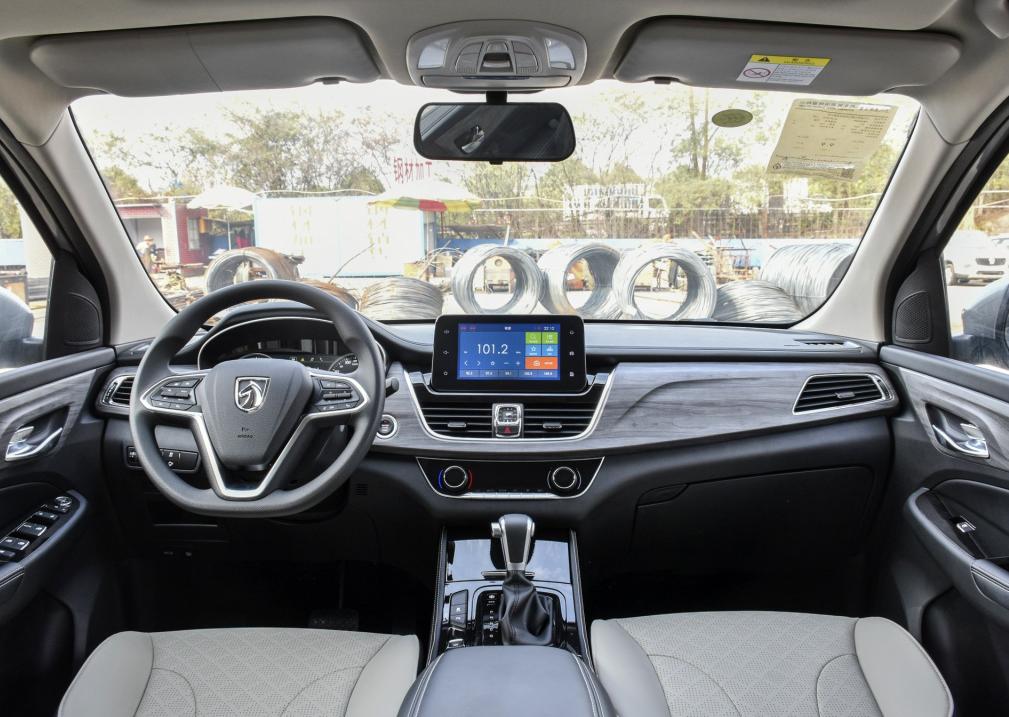 宝骏730车长几米宽几米,宝骏730新款中配7座功能