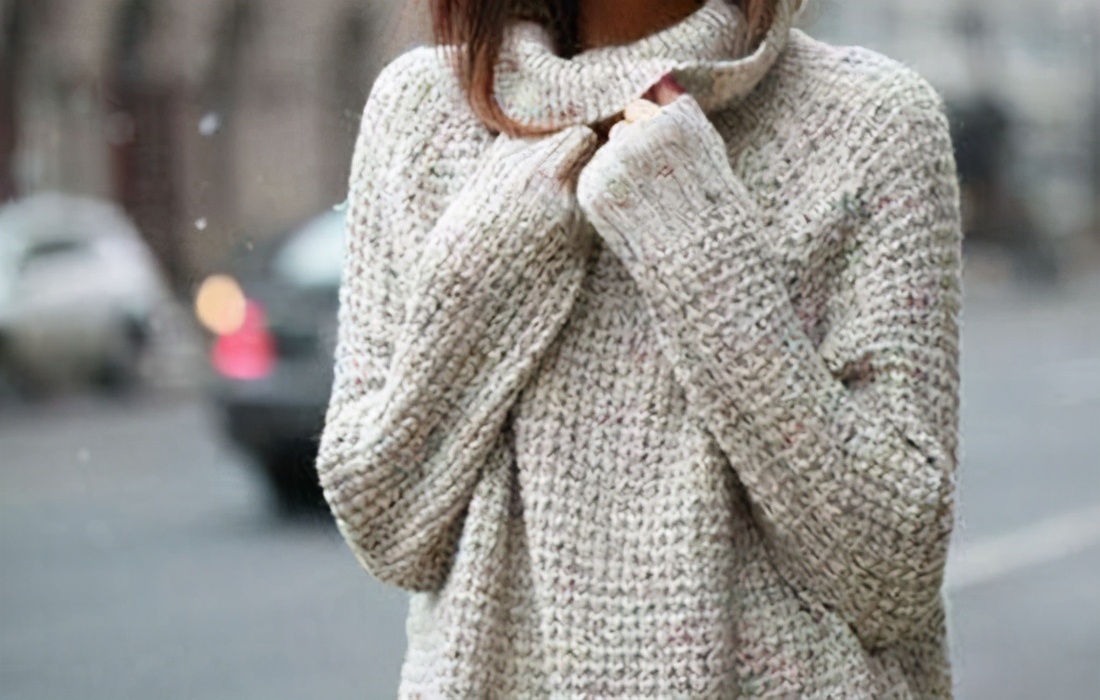 毛衣胸口一个烟洞怎么补救,毛衣蛀虫破了洞怎么办