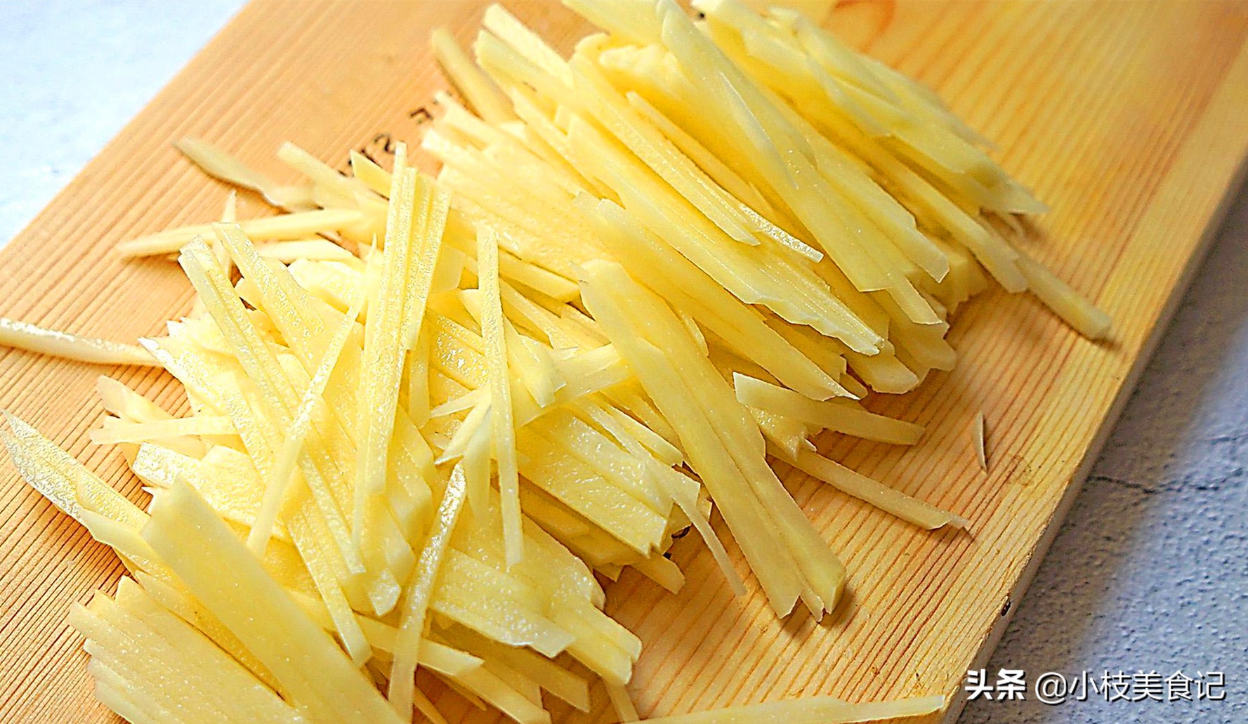 做家常土豆丝放什么调料,土豆丝怎么焯水是脆的