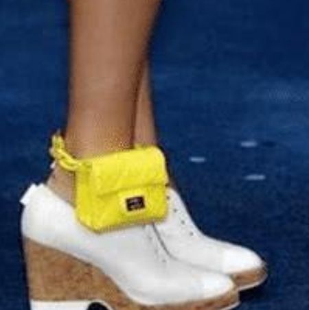 香奈儿推出脚链包包,香奈儿黑色仿包