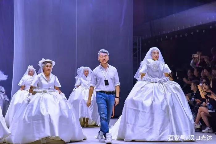 对话胡社光丝路·母亲大秀导演郭爽：为母亲留住芳华是我的初衷