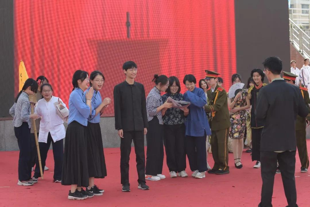 机器人在技能大赛上尬舞,世界机器人舞冠军挑战赛