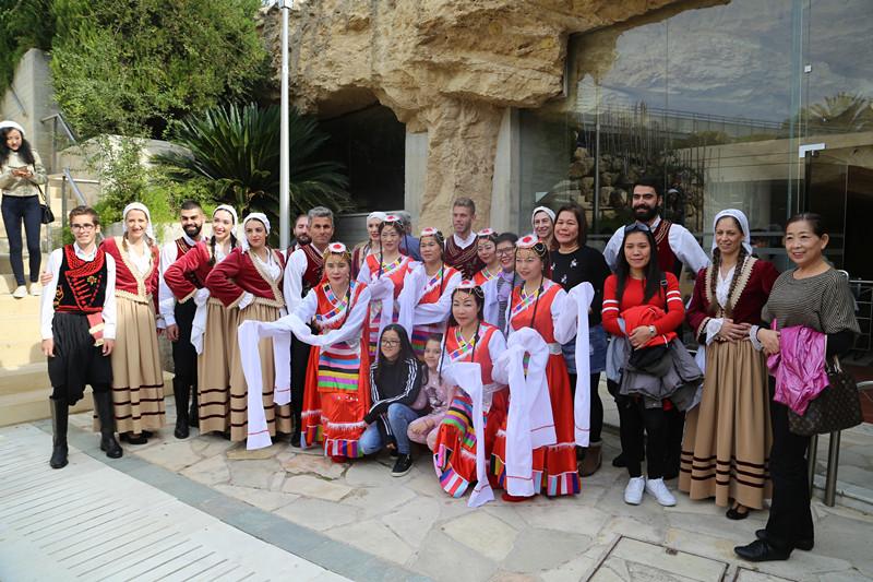 葡萄酒香水比法国牛,30万元别墅加绿卡,免费落地签看超美海滩!