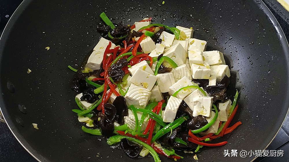 小猫烤肉豆腐家常做法,小猫爱吃的鸡胸肉怎么做