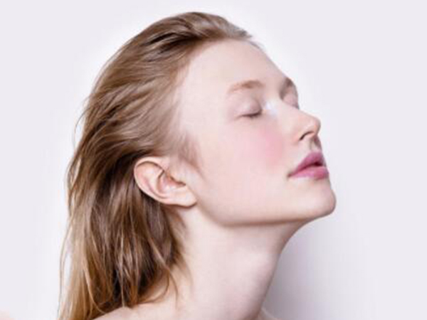 肌肤敏感该如何修复,肌肤发红敏感肌肤怎么改善