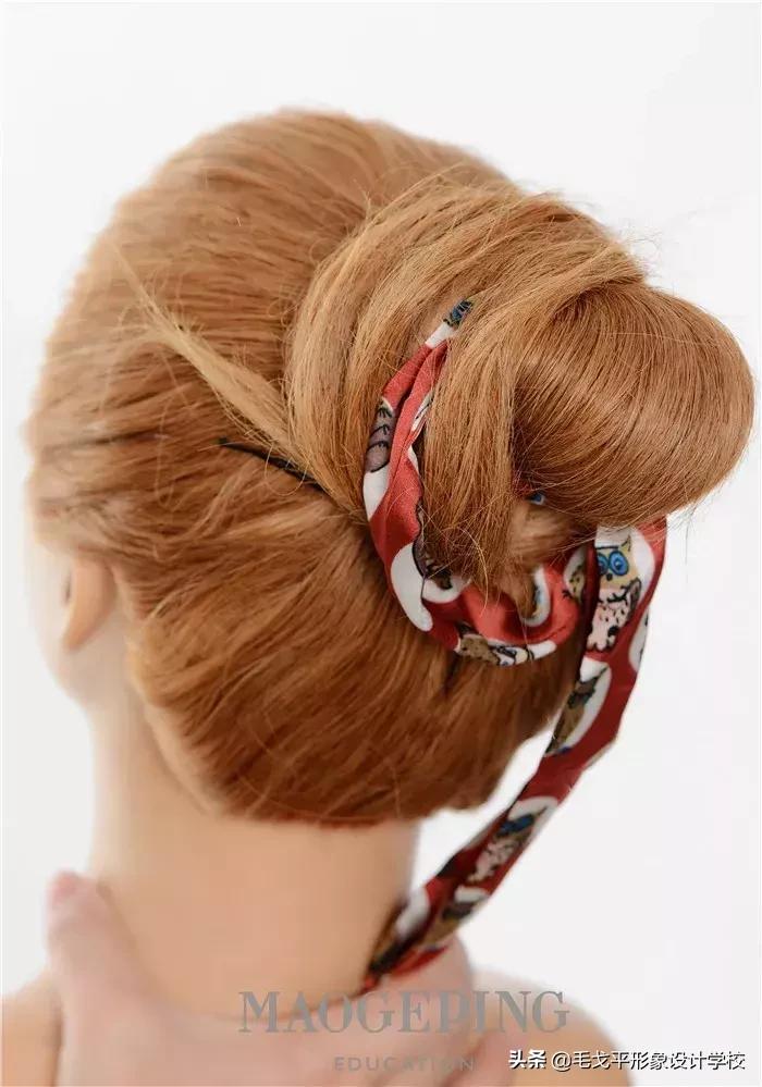 丸子头怎么搭配发带,简单好看发带丸子头清爽俏皮可爱