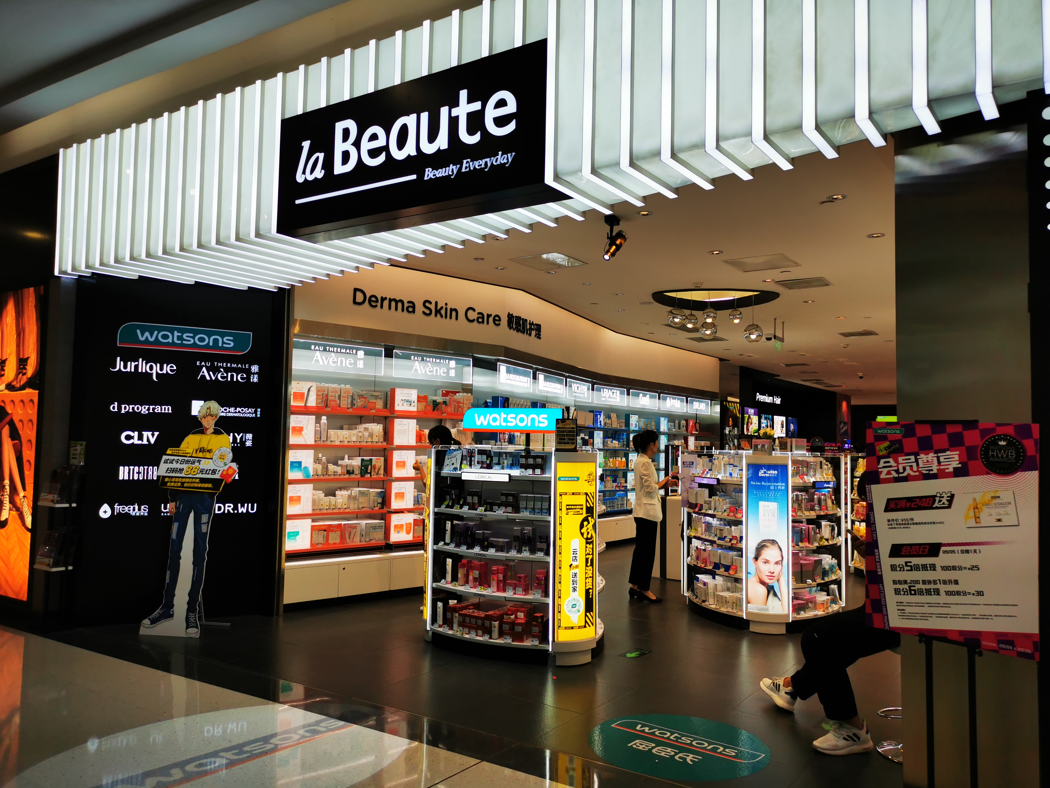 国货美妆艰难的逆袭之路,国货美妆品牌走出海外