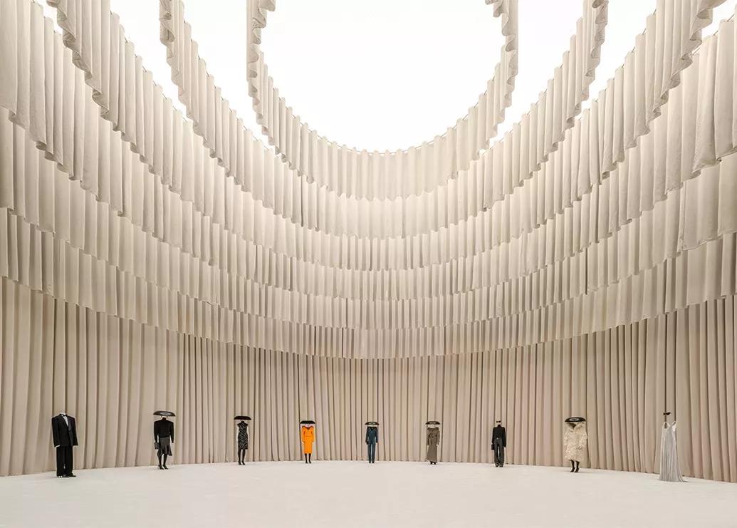 Forever21母公司估值达127亿美元;UR广晟旗舰店年销售额突破亿元