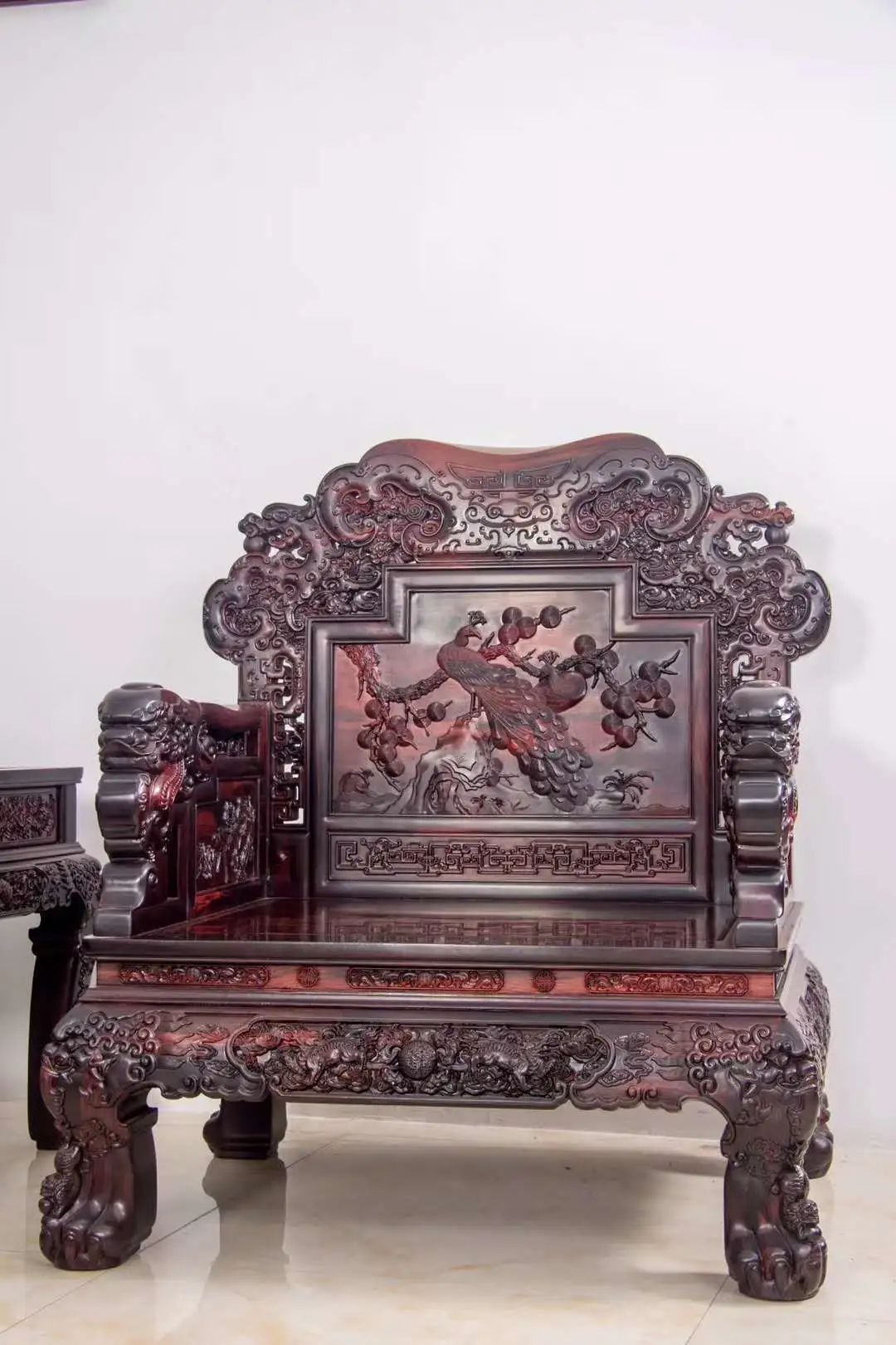 人养木三年木养人一生什么意思,红木家具适合家庭养吗