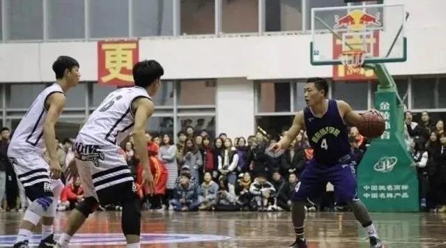 kiwi巅峰扣篮,一身肌肉打篮球