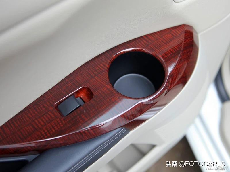 进口三菱格蓝迪第三排评测,09款三菱格蓝迪七座