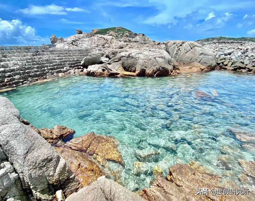 中国媲美马尔代夫海滩,海水很清澈的地方外国