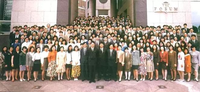 香港娱乐骄子杨受成家族“分业分工不分家”的代际传承