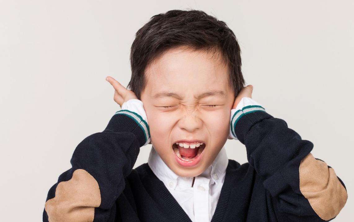 熊孩子破坏价值过万的手办,熊孩子把价值千万的手办给搞坏了